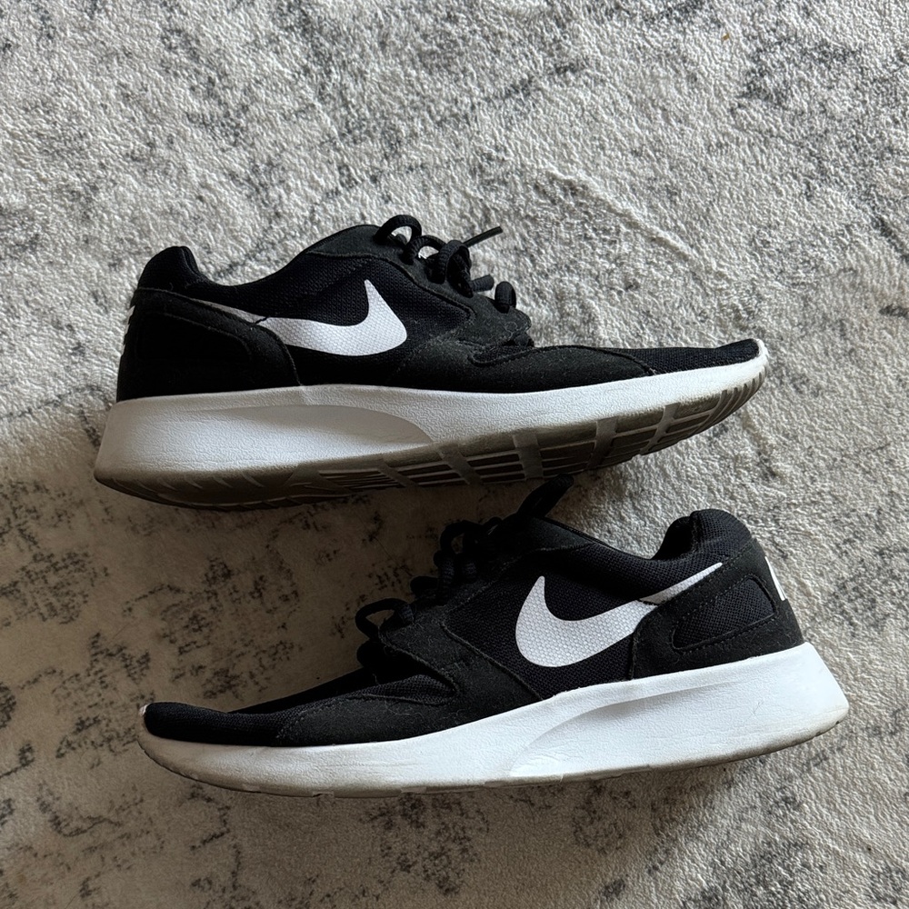 Nike women's Black and White Sneakers
